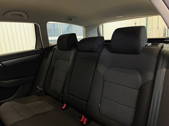 Volkswagen Passat 15 of 17