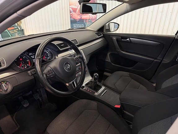 Volkswagen Passat 8 of 17