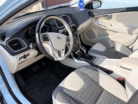Volvo V40 7 of 8