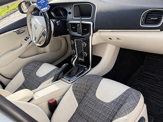 Volvo V40 6 of 8