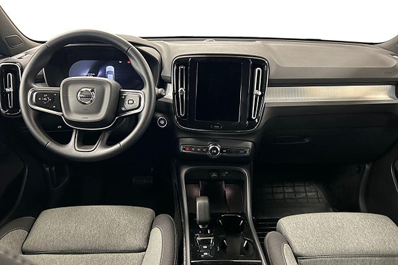Volvo XC40 10 of 30