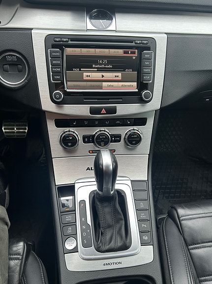 Volkswagen Passat Alltrack 14 of 19