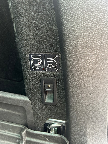 Volkswagen Passat Alltrack 12 of 19