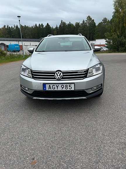 Volkswagen Passat Alltrack 2 of 19