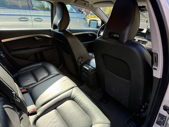 Volvo XC70 11 of 18