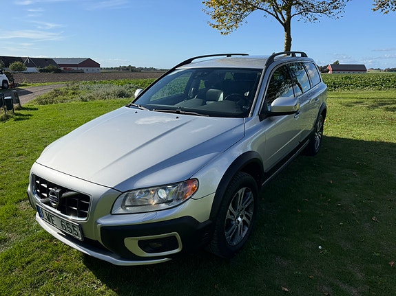 Volvo XC70 2 of 18