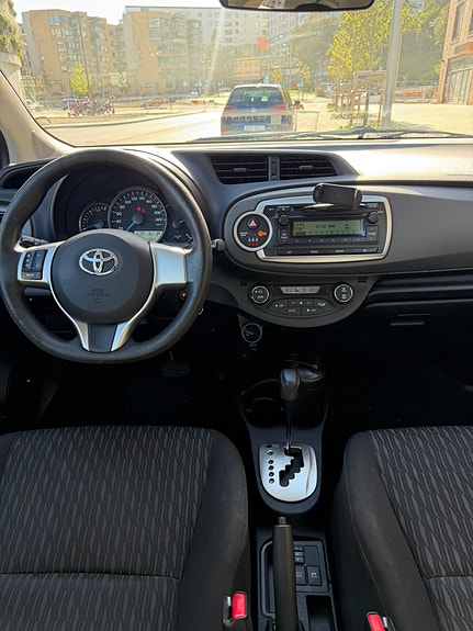 Toyota Yaris 5 of 6