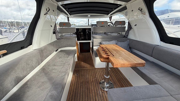 Marex 310 Sport Cruiser / Volvo Penta D6-440 -23 101 tim 7 of 13