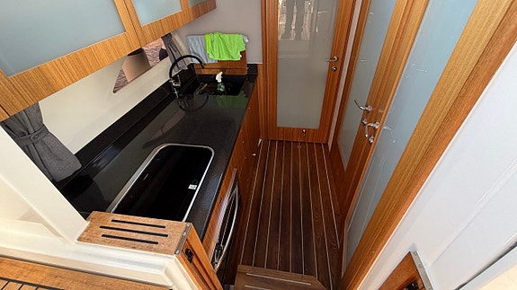Marex 310 Sport Cruiser / Volvo Penta D6-440 -23 101 tim 12 of 13