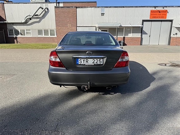 Toyota Camry 7 of 14