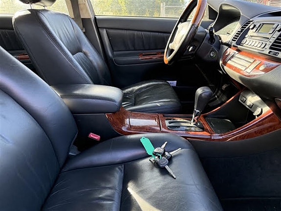 Toyota Camry 11 of 14