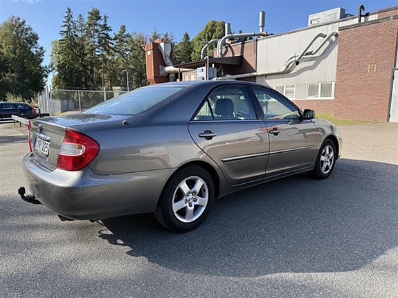 Toyota Camry 13 of 14