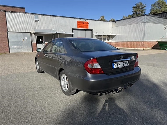 Toyota Camry 6 of 14