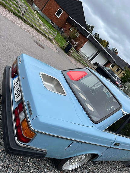 Volvo 240 3 of 6