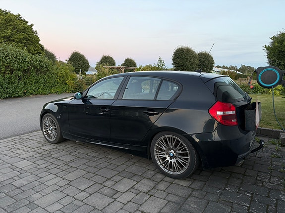 BMW 120d 2 of 5