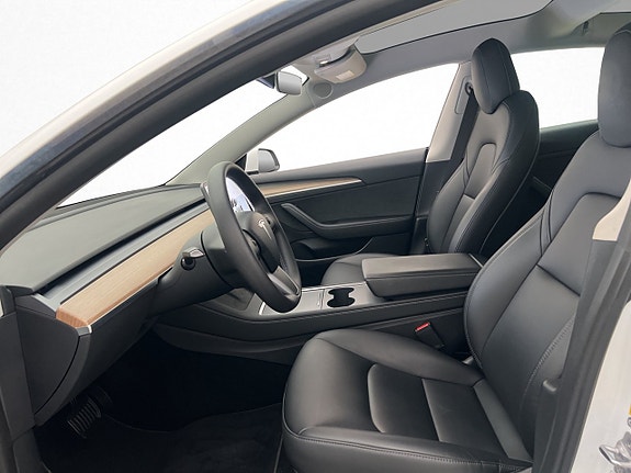 Tesla Model 3 11 of 30
