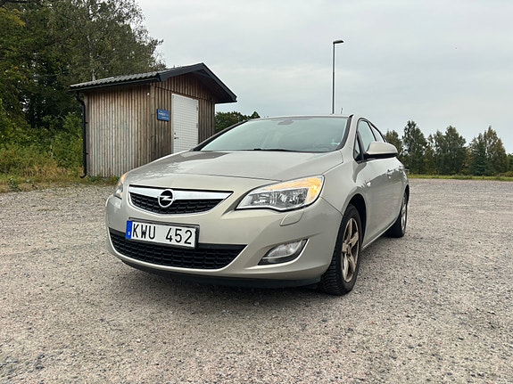 Opel Astra 2 of 7