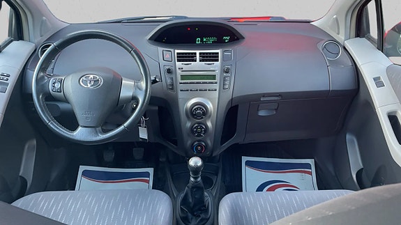 Toyota Yaris 9 of 19