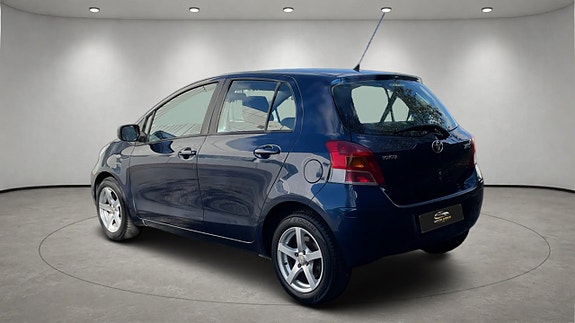 Toyota Yaris 7 of 19