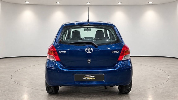 Toyota Yaris 5 of 19