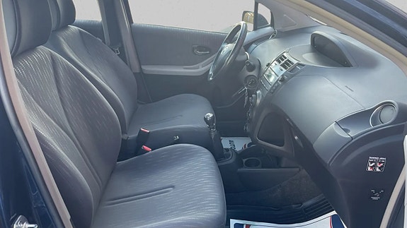 Toyota Yaris 11 of 19