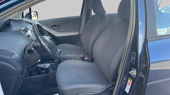 Toyota Yaris 10 of 19