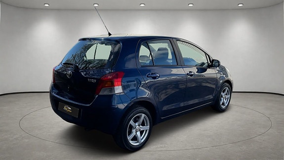 Toyota Yaris 6 of 19