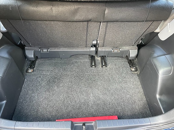 Toyota Yaris 16 of 19