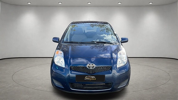 Toyota Yaris 4 of 19