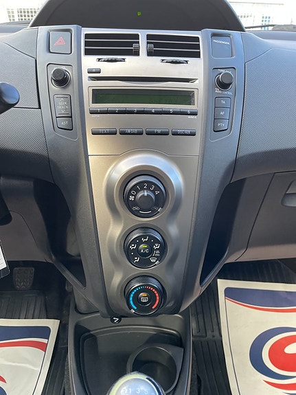 Toyota Yaris 14 of 19