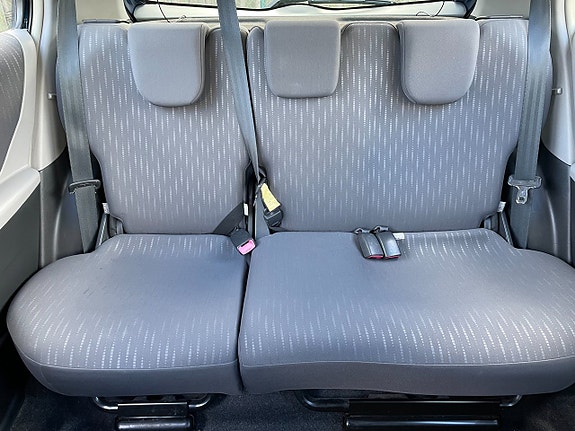 Toyota Yaris 12 of 19