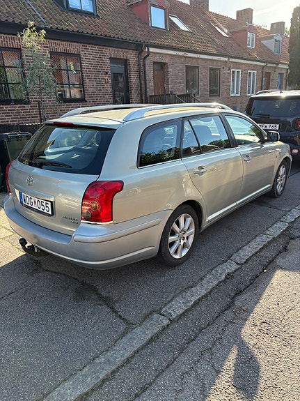 Toyota Avensis 3 of 4