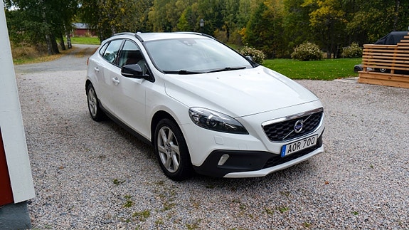 Volvo V40 Cross Country 2 of 3
