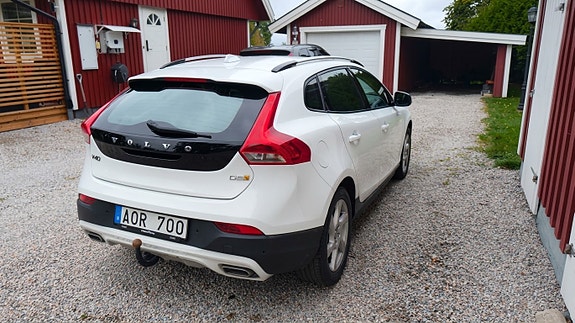 Volvo V40 Cross Country 3 of 3