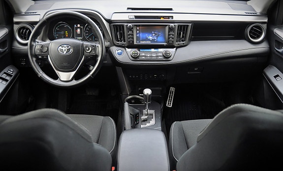 Toyota RAV4 8 of 14
