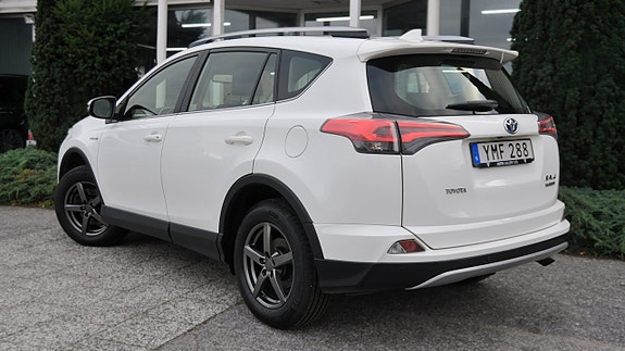 Toyota RAV4 4 of 14