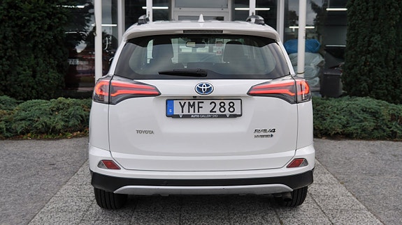 Toyota RAV4 5 of 14