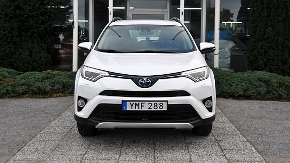 Toyota RAV4 2 of 14