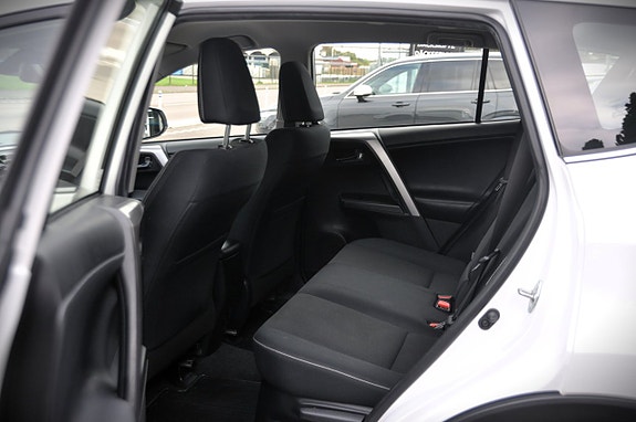 Toyota RAV4 13 of 14