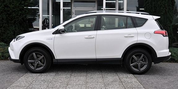 Toyota RAV4 3 of 14