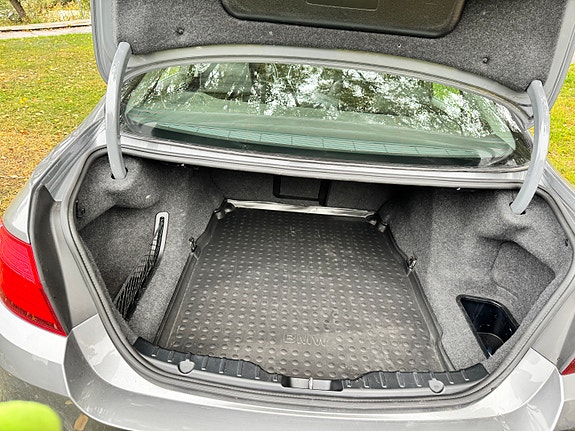 BMW 528i 16 of 17