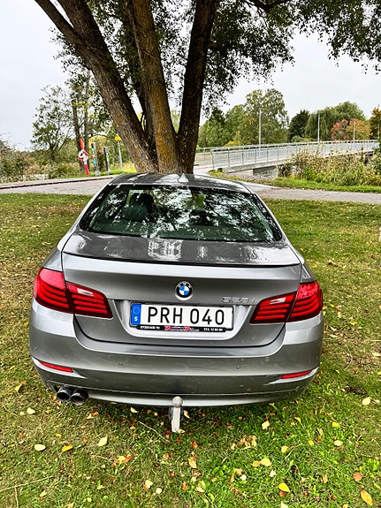 BMW 528i 2 of 17