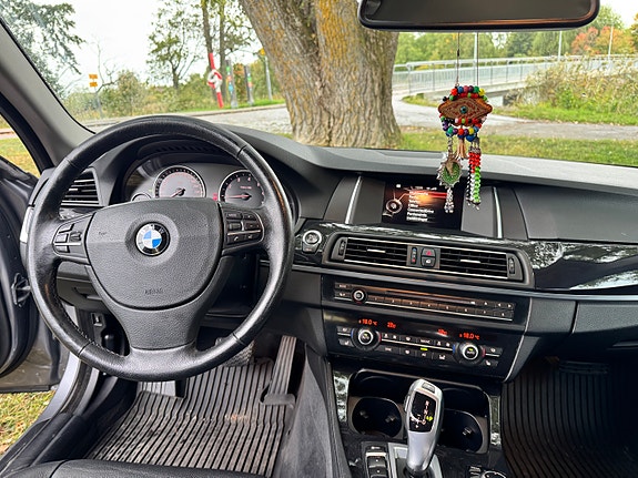 BMW 528i 14 of 17