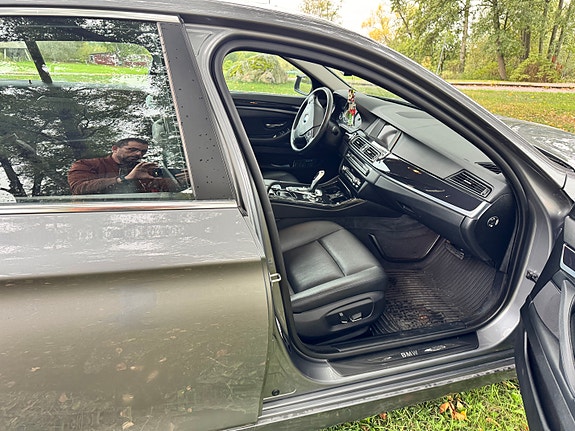 BMW 528i 9 of 17
