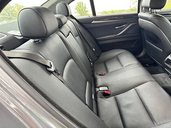BMW 528i 10 of 17