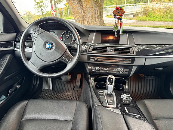 BMW 528i 11 of 17