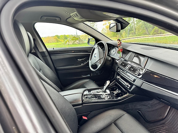 BMW 528i 8 of 17