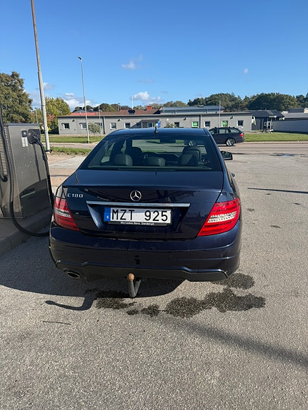 Mercedes-Benz C180 4 of 11