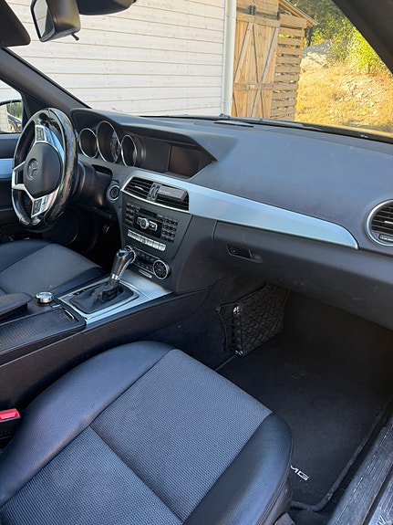 Mercedes-Benz C180 9 of 11