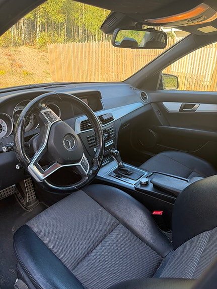 Mercedes-Benz C180 7 of 11